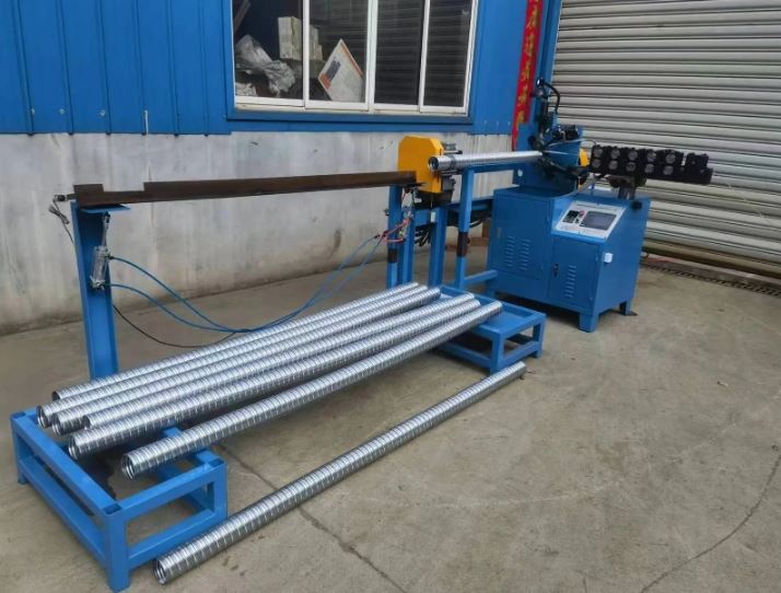 Machine voor het maken van gegolfde stalen buizen na spanning